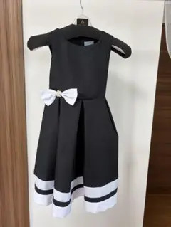 黒のフォーマルドレス（リボン付き）