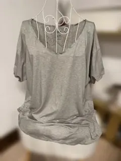 Uniqloグレー Vネック Tシャツ