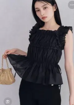 Lily Brown(リリーブラウン) シャーリングフリルブラウス