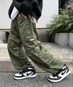 MILITARY カーゴパンツ オリーブ ワイドシルエットのサムネイル