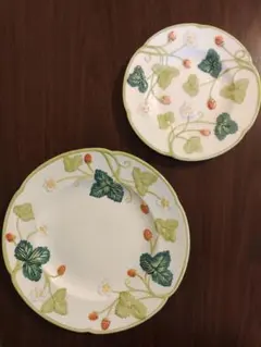 ミントン ビクトリアストロベリー 手書きデザート皿 22cm、16cm セット ミントン ビクトリアストロベリー 手書きデザート皿 22cm、16cm セット