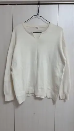 アイボリー Vネック 長袖ニット