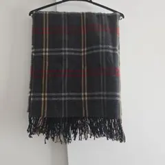 大判のチェック柄ストール