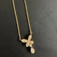 バタフライ モチーフ ネックレス 蝶 煌めく ストーン 華奢見え 上品 