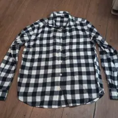 GU 黒と白のチェック柄 長袖シャツ