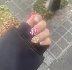 ボーダー×リボンのクリスマスネイル