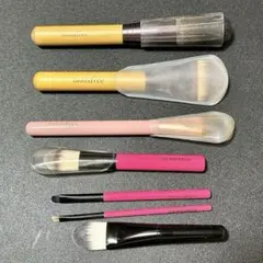 メイクブラシ　7点おまとめ　イニスフリー　イブサンローラン　フェイスブラシ他