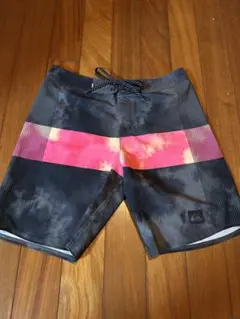 Quiksilver Highline ボードショーツ ブラック/ピンク