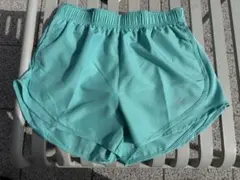 Mサイズ　新品タグ付き　Nike ウィメンズショートパンツ