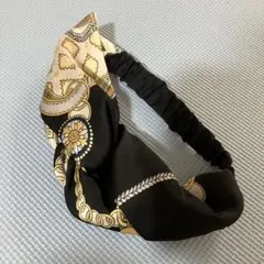 スカーフ柄 ヘアバンド カチューシャ ブラック ゴールド