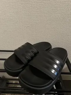 アディダス　シャワーサンダル