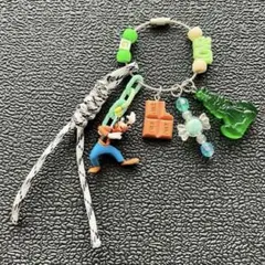 じゃらじゃらキーホルダー　ディズニー　グーフィー　ビーズ　スイーツ　パラコード