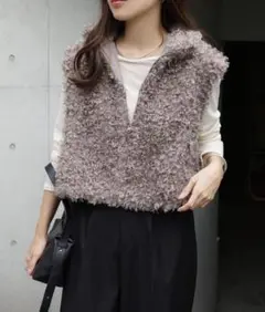 【and me】ショート丈シープファーベスト
