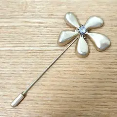 金色の花のデザイン ブローチ ラインストーン付き