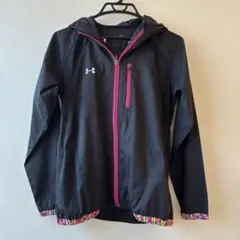 アンダーアーマー　レディスランニングジャケットフード付き　サイズSM