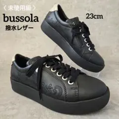 極美品 bussola 撥水 厚底スニーカー 黒 23cm 軽量 定価1.6万円のサムネイル