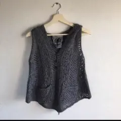 フード付き編みベスト