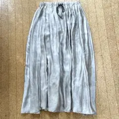 エンリカ　光沢感のあるロングフレアスカート シルバーのサムネイル
