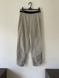 グレー サイドジッパー付きカジュアルパンツ　コムサデモードのサムネイル