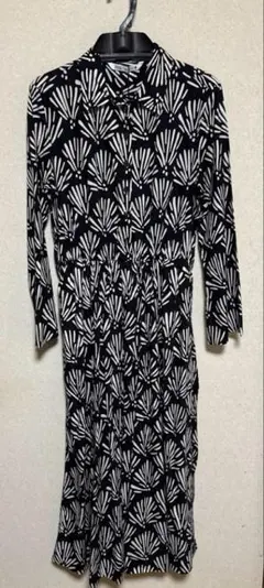 zara黒と白のフローラルマキシワンピース