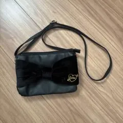 レピピアルマリオ　リボン付き黒ショルダーバッグ