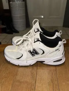 【中古】ニューバランス 530 ホワイト/ブラック 24.5cm