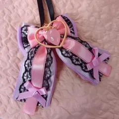 いちごとハートのリボンバッグチャーム　紫×ピンク×黒