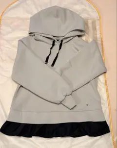 TO BE CHIC パーカー　ダンボールフリルフーディー　グレー