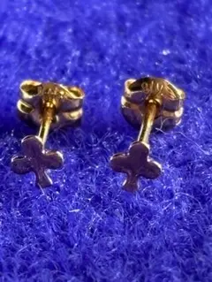 K18クローバー型ゴールドピアス