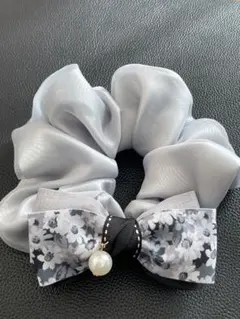 グレーミックスフラワーリボンシュシュ