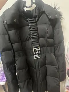 GYDA ブラックダウンジャケット ファー付き