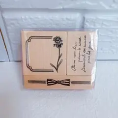 木製スタンプ 花とリボンと文字
