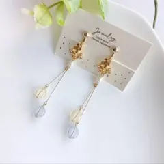 3連お花チャームとアンティーク調ビーズのイヤリング ピアス＊ハンドメイド