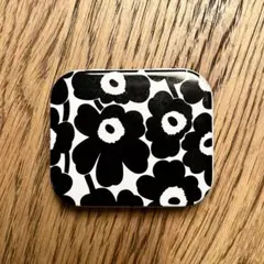 マリメッコ　ノベルティ　ミニ缶ケース　ウニッコ