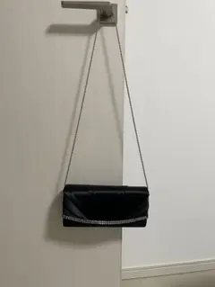 ビジュー付きブラッククラッチバッグ