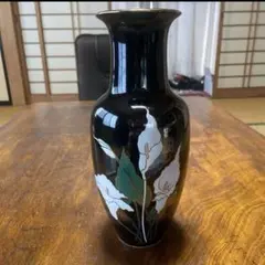 美術陶器 花瓶 ブラック 花柄 金縁 - メルカリ