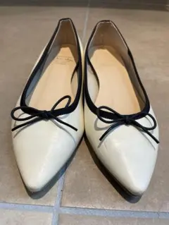 アイボリーポインテッドトゥフラットシューズ
