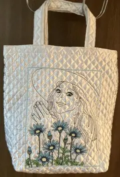 ☆ ハンドメイド 女性と花の刺繍入り キルティングトートバッグ (ホワイト)