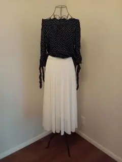 H&M ユニクロ セットアップ オフショルブラウス プリーツスカートのサムネイル