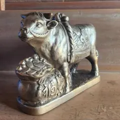 牛の置物 縁起物 福 金色 インテリアのサムネイル