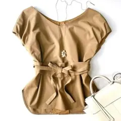 美品⁑アドーア　2way フレンチスリーブベストブラウス　38 ベージュブラウン