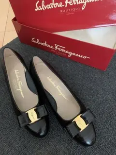 【超美品】Salvatore Ferragamo VARAパンプス ブラック