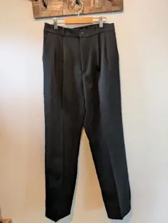 黒のプリーツスラックスLサイズ