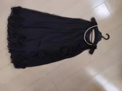 黒い薔薇フリル付きパーティードレス