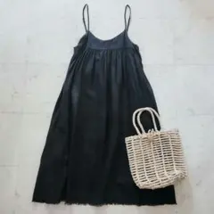 美品 23SS ネストローブ 麻100 リネン レース キャミワンピース 黒 美品 23SS ネストローブ 麻100 リネン レース キャミワンピース 黒