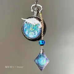 魔法の夜を閉じ込めた懐中時計／月の満ち欠け・青の宇宙レジン　蓄光ハンドメイド