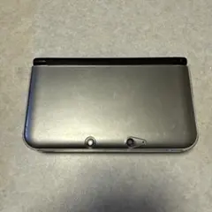 Nintendo 3DSLL シルバー本体　ケース付き