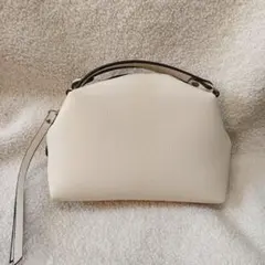 ハンドバッグ　ショルダーバッグ　ホワイト　白　アイボリー　レザー風