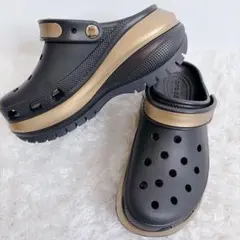 Crocs クロックス】サンダル（25）メガクラッシュ 厚底 チャーム 黒