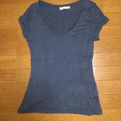 AZUL by moussy Vネックトップス